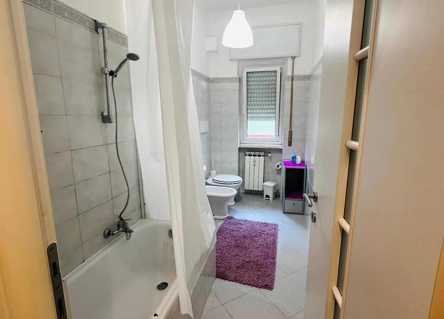 Entire 3 Bed Rooms Apartment,Centrum Genoa