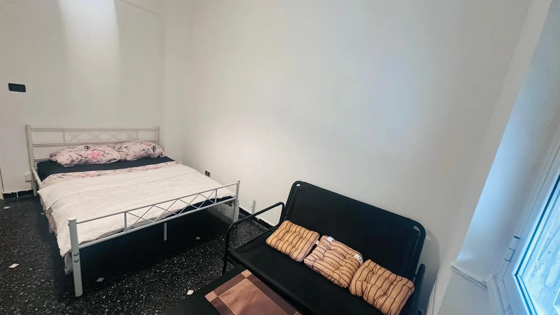 Entire 3 Bed Rooms Apartment,Centrum Genoa Italy